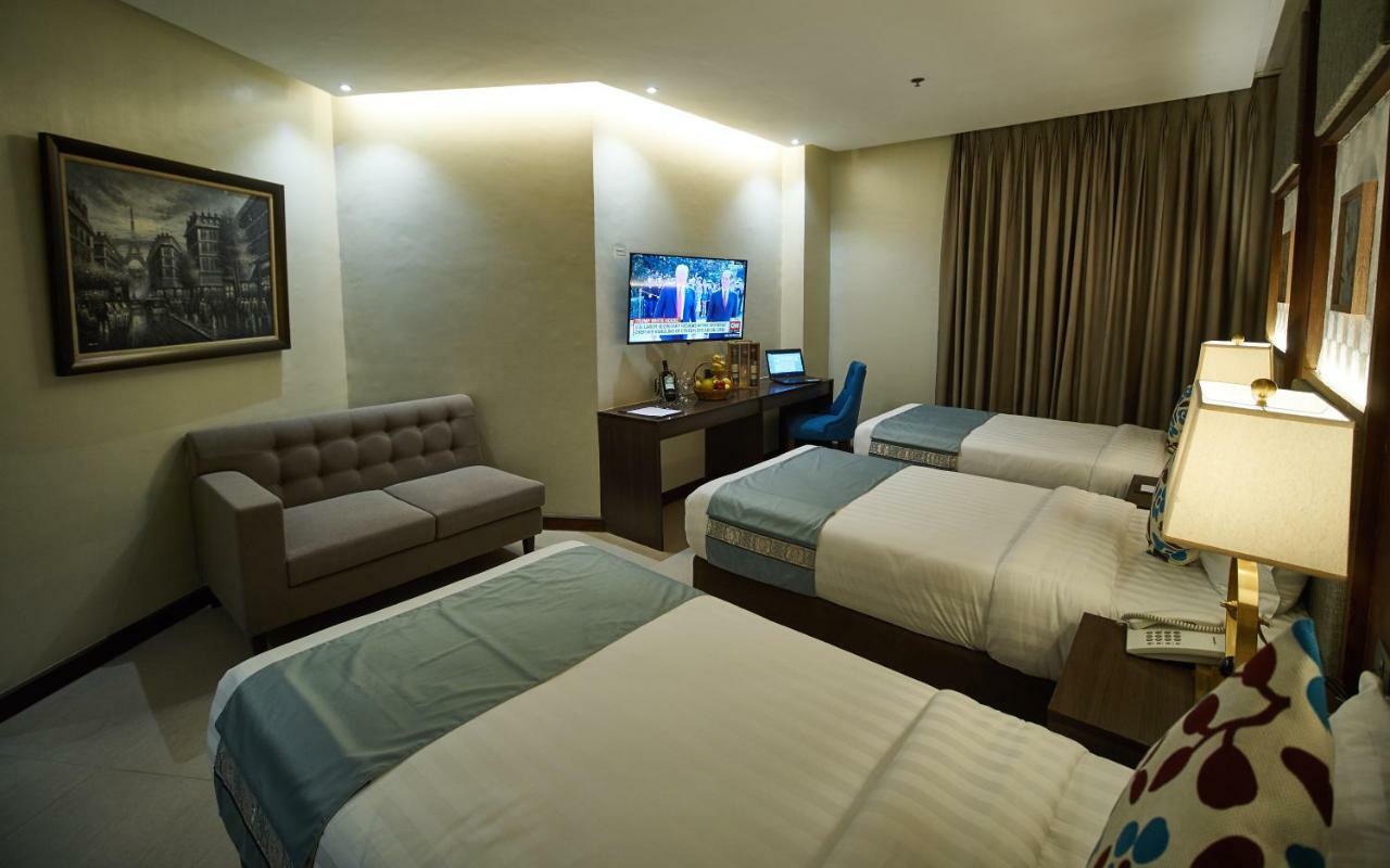 J7 Plaza Hotel Iloilo City Kültér fotó